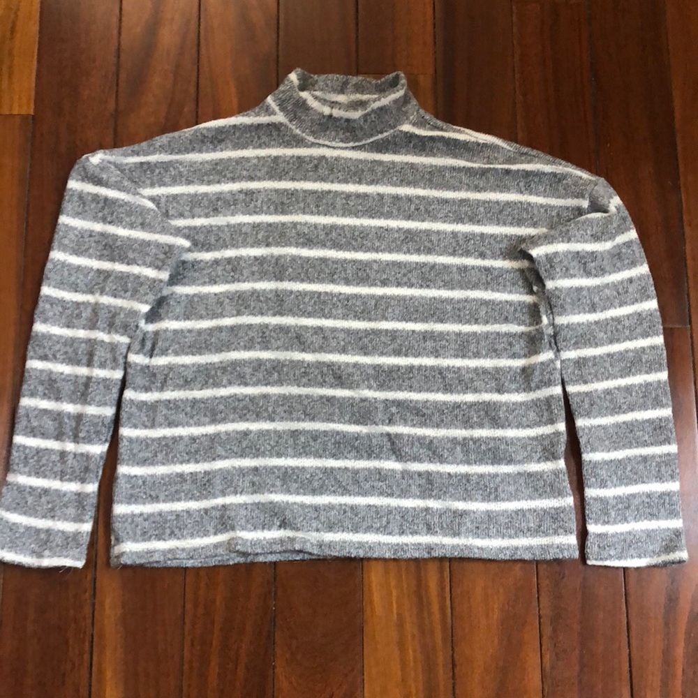 Urban outfitters crop top